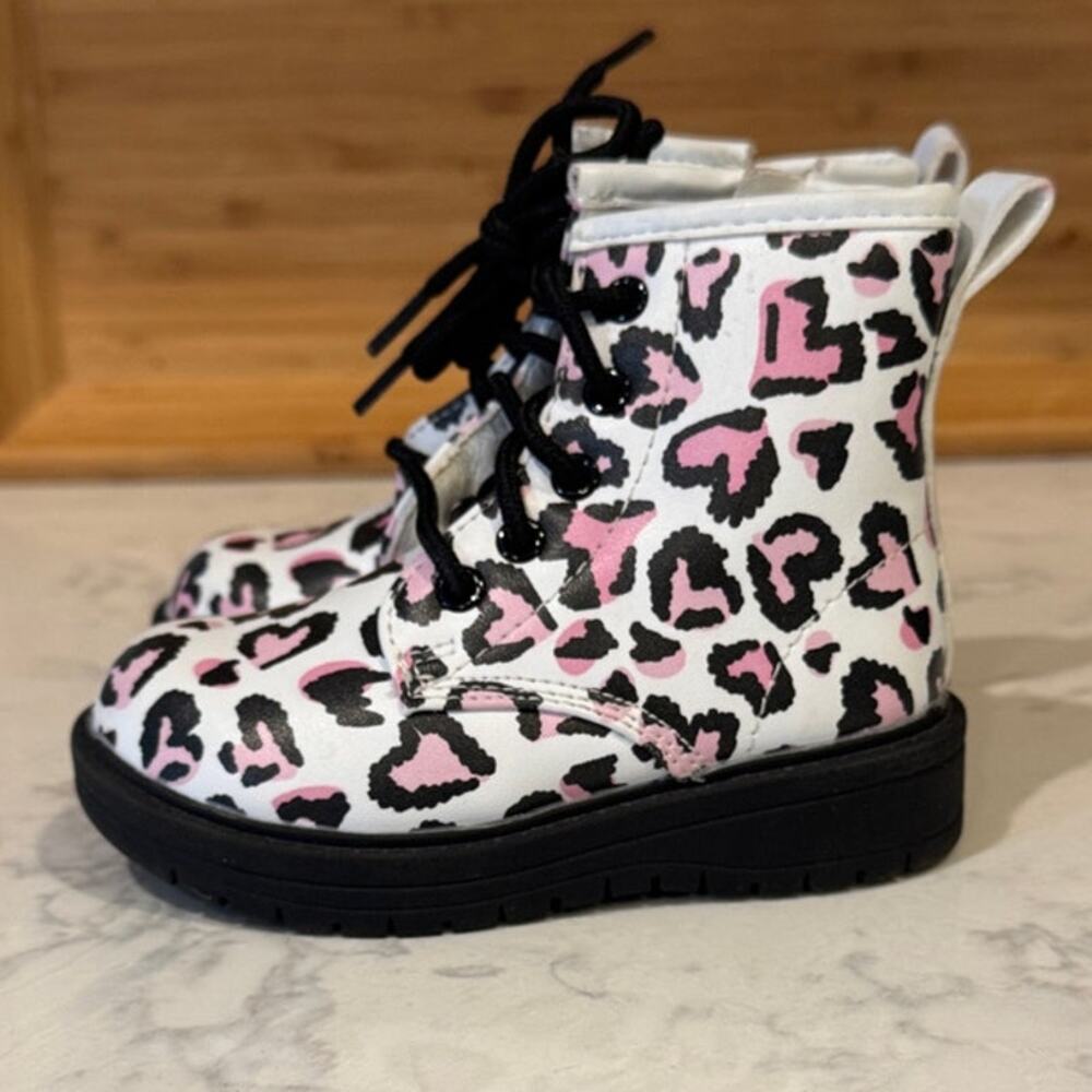 Sketchers Gravlen totally wild leopard heart print size 5 little girl boot